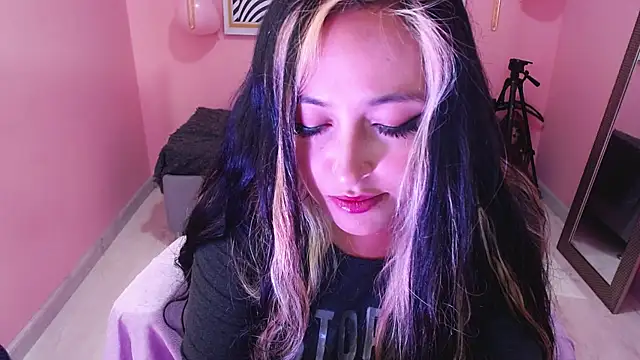 Snapshot of Bunny_poison chatting on 10.28.25 Bunny poison online show from 10.28.25