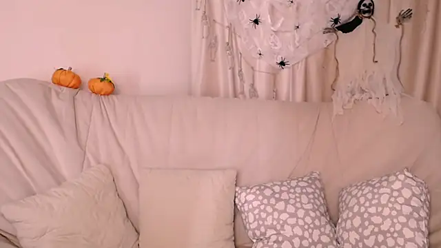 MollyKissy online show from 10.18.25