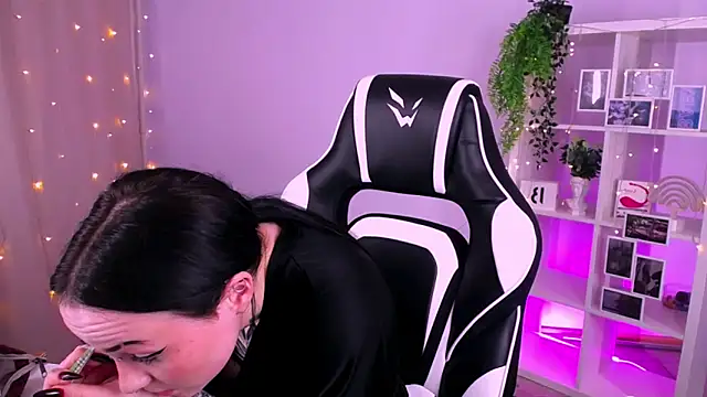 MollyKissy online show from 10.26.25