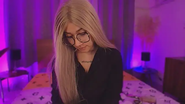 SofiaClarkson online show from 10.13.25