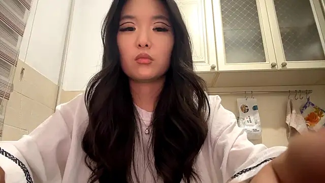 EmmaLeexth online show from 04.27.26