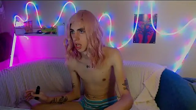 Snapshot of AlexNaughty14 chatting on 10.07.25 AlexNaughty14 online show from 10.07.25