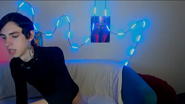 Snapshot of AlexNaughty14 chatting on 10.10.25 AlexNaughty14 online show from 10.10.25