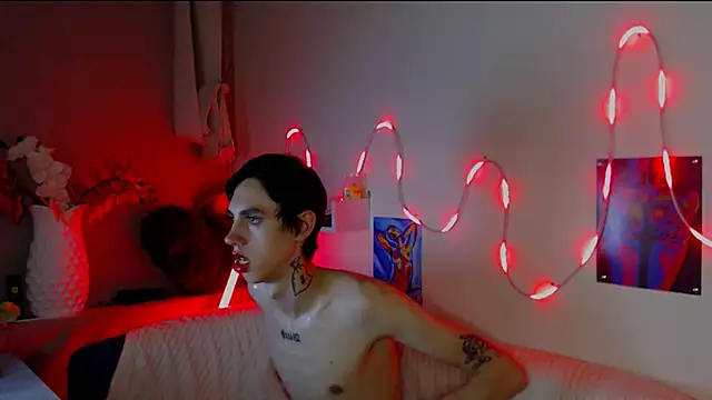 Snapshot of AlexNaughty14 chatting on 10.17.25 AlexNaughty14 online show from 10.17.25