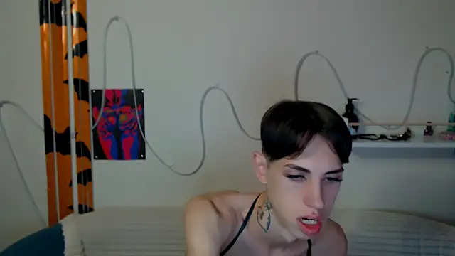 Snapshot of AlexNaughty14 chatting on 11.15.25 AlexNaughty14 online show from 11.15.25