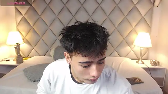 Snapshot of Clement_Reyes chatting on 09.18.25 Clement Reyes online show from 09.18.25