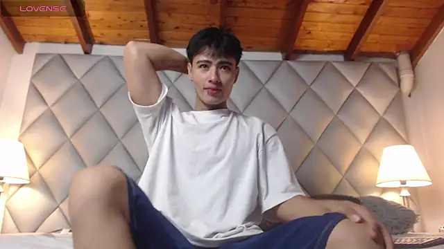 Snapshot of Clement_Reyes chatting on 09.21.25 Clement Reyes online show from 09.21.25