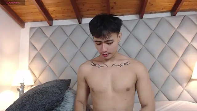 Snapshot of Clement_Reyes chatting on 09.27.25 Clement Reyes online show from 09.27.25