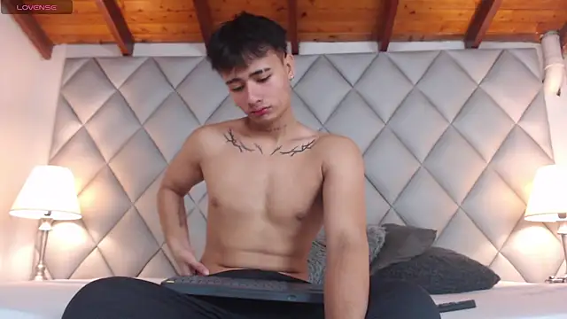 Snapshot of Clement_Reyes chatting on 10.02.25 Clement Reyes online show from 10.02.25