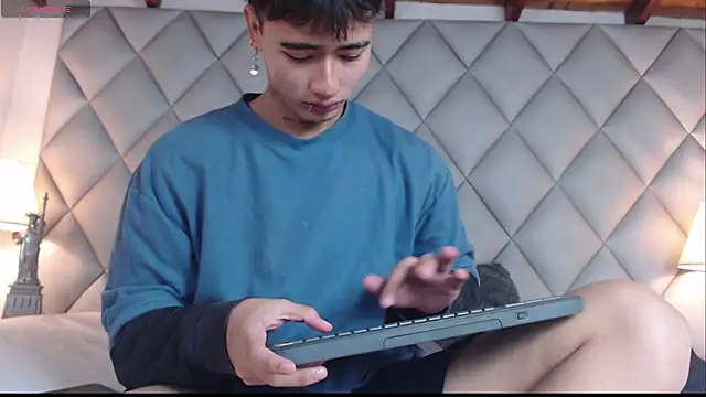 Snapshot of Clement_Reyes chatting on 10.16.25 Clement Reyes online show from 10.16.25