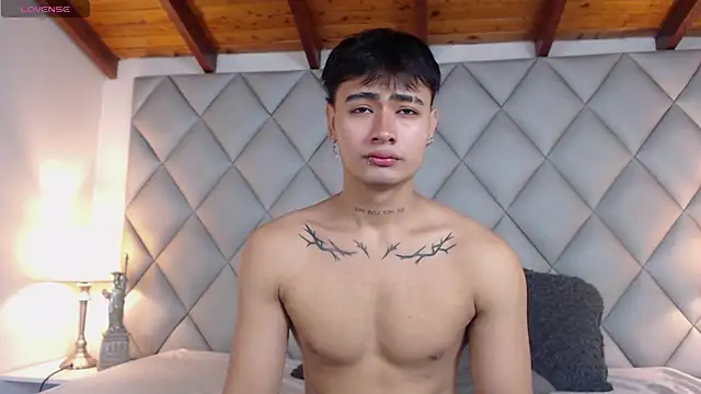 Snapshot of Clement_Reyes chatting on 10.21.25 Clement Reyes online show from 10.21.25