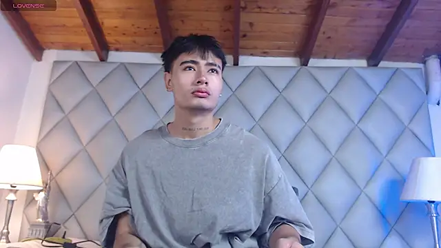 Snapshot of Clement_Reyes chatting on 10.26.25 Clement Reyes online show from 10.26.25