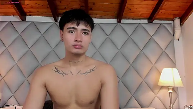 Snapshot of Clement_Reyes chatting on 11.20.25 Clement Reyes online show from 11.20.25