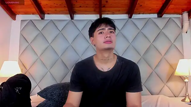 Snapshot of Clement_Reyes chatting on 11.23.25 Clement Reyes online show from 11.23.25