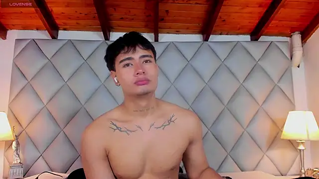 Snapshot of Clement_Reyes chatting on 11.25.25 Clement Reyes online show from 11.25.25