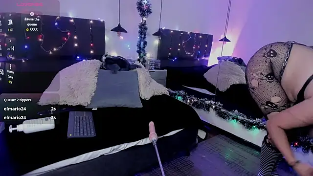 SabrinaV  online show from 11.17.25