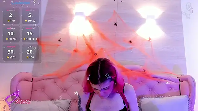 Snapshot of Rossiie_Hunt_ chatting on 10.10.25 Rossiie Hunt online show from 10.10.25