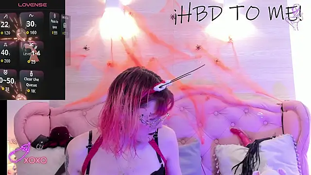 Snapshot of Rossiie_Hunt_ chatting on 10.20.25 Rossiie Hunt online show from 10.20.25