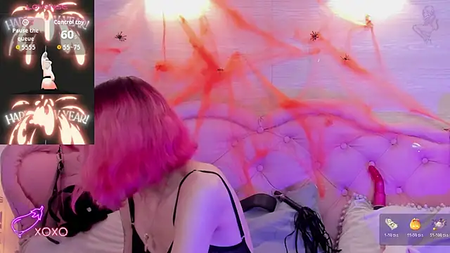 Snapshot of Rossiie_Hunt_ chatting on 10.21.25 Rossiie Hunt online show from 10.21.25