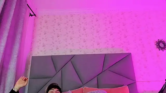 Snapshot of meganandtylerr19 chatting on 11.23.25 meganandtylerr19 online show from 11.23.25