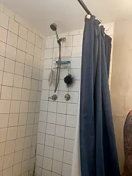 QUEENCALIMOD online show from 10.19.25