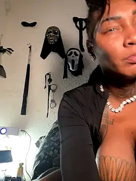 QUEENCALIMOD online show from 12.14.25