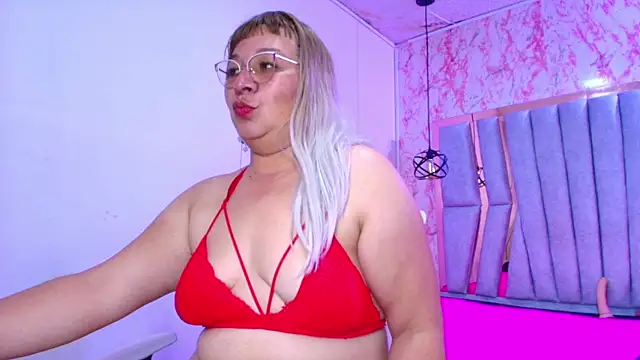 Snapshot of MaylinRosse_ chatting on 10.29.25 MaylinRosse online show from 10.29.25