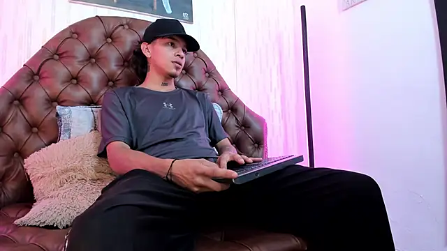 noah blake0 online show from 10.22.25