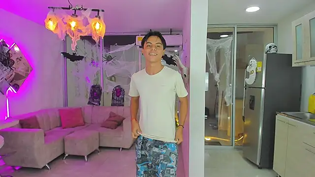 Snapshot of Houseofwarrios chatting on 09.25.25 Houseofwarrios online show from 09.25.25