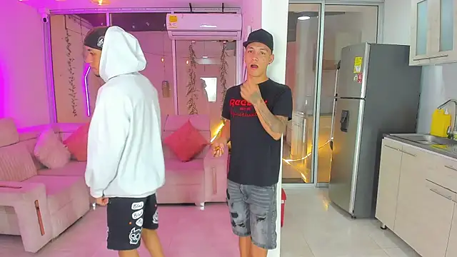 Snapshot of Houseofwarrios chatting on 11.06.25 Houseofwarrios online show from 11.06.25