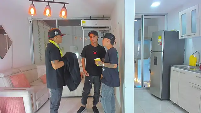 Snapshot of Houseofwarrios chatting on 11.11.25 Houseofwarrios online show from 11.11.25