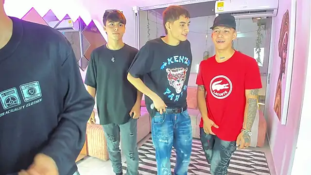 Snapshot of Houseofwarrios chatting on 11.13.25 Houseofwarrios online show from 11.13.25