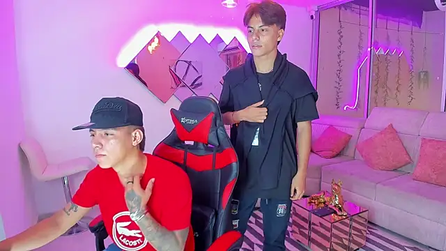 Snapshot of Houseofwarrios chatting on 11.18.25 Houseofwarrios online show from 11.18.25