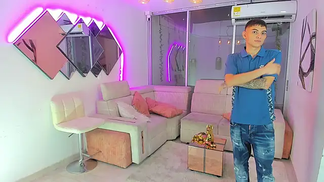 Snapshot of Houseofwarrios chatting on 11.26.25 Houseofwarrios online show from 11.26.25