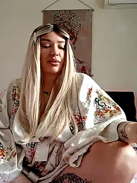 Snapshot of mariabloom9 chatting on 12.04.25 mariabloom9 online show from 12.04.25