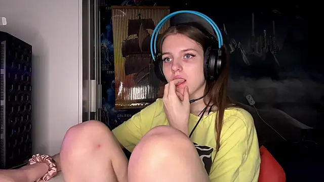 Snapshot of Elira_Breeze chatting on 11.09.25 Elira Breeze online show from 11.09.25