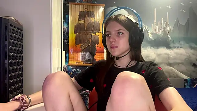 Snapshot of Elira_Breeze chatting on 11.21.25 Elira Breeze online show from 11.21.25