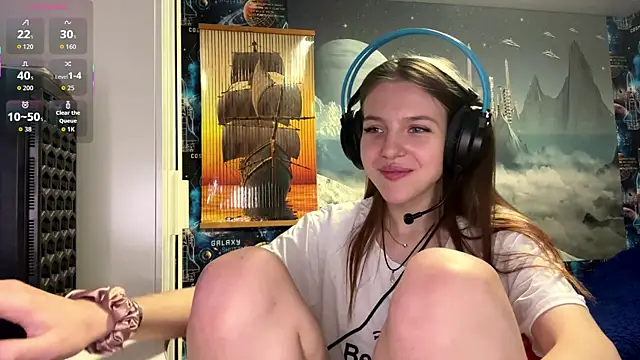 Snapshot of Elira_Breeze chatting on 11.24.25 Elira Breeze online show from 11.24.25