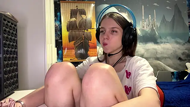 Snapshot of Elira_Breeze chatting on 12.01.25 Elira Breeze online show from 12.01.25