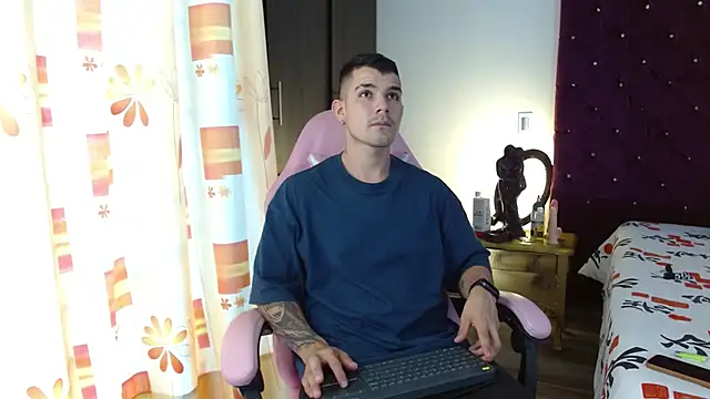 BooyHott  online show from 11.14.25