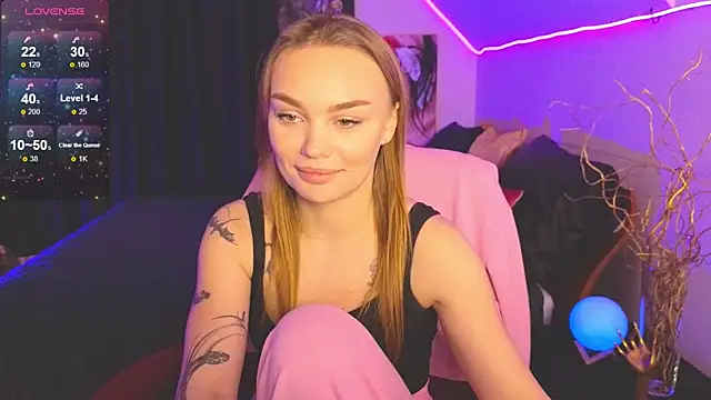 KitsyMoore online show from 10.04.25