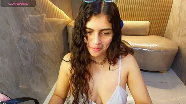 Snapshot of dany_r_ chatting on 10.20.25 dany r online show from 10.20.25