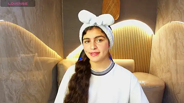 Snapshot of dany_r_ chatting on 10.21.25 dany r online show from 10.21.25