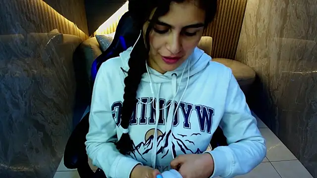 Snapshot of dany_r_ chatting on 11.14.25 dany r online show from 11.14.25