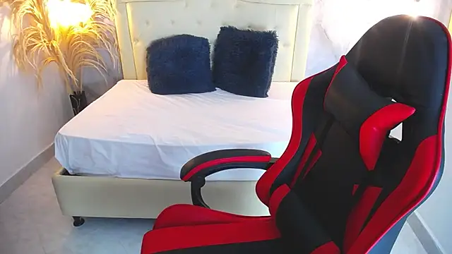 Snapshot of Samy_moore14 chatting on 10.11.25 Samy moore14 online show from 10.11.25