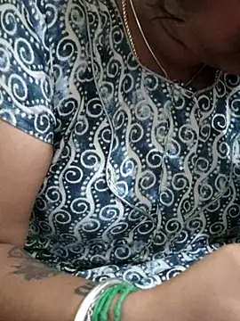 Snapshot of sweetqueen143 chatting on 09.27.25 sweetqueen143 online show from 09.27.25