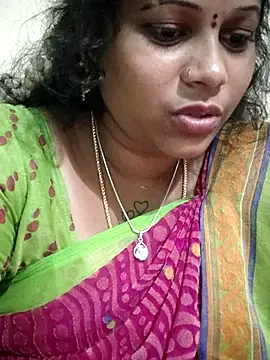 Snapshot of sweetqueen143 chatting on 09.29.25 sweetqueen143 online show from 09.29.25