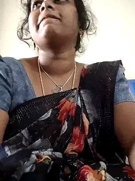 Snapshot of sweetqueen143 chatting on 10.03.25 sweetqueen143 online show from 10.03.25