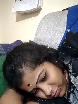 Snapshot of sweetqueen143 chatting on 10.04.25 sweetqueen143 online show from 10.04.25