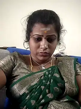 Snapshot of sweetqueen143 chatting on 10.07.25 sweetqueen143 online show from 10.07.25